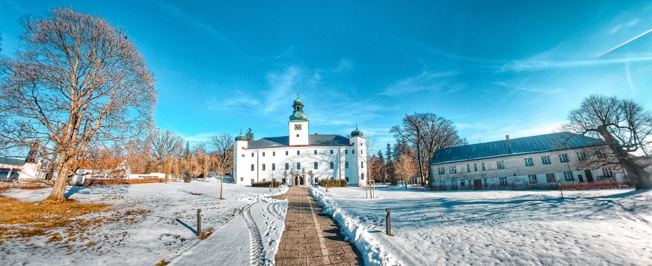 Zamek Trest Hotell Exteriör bild