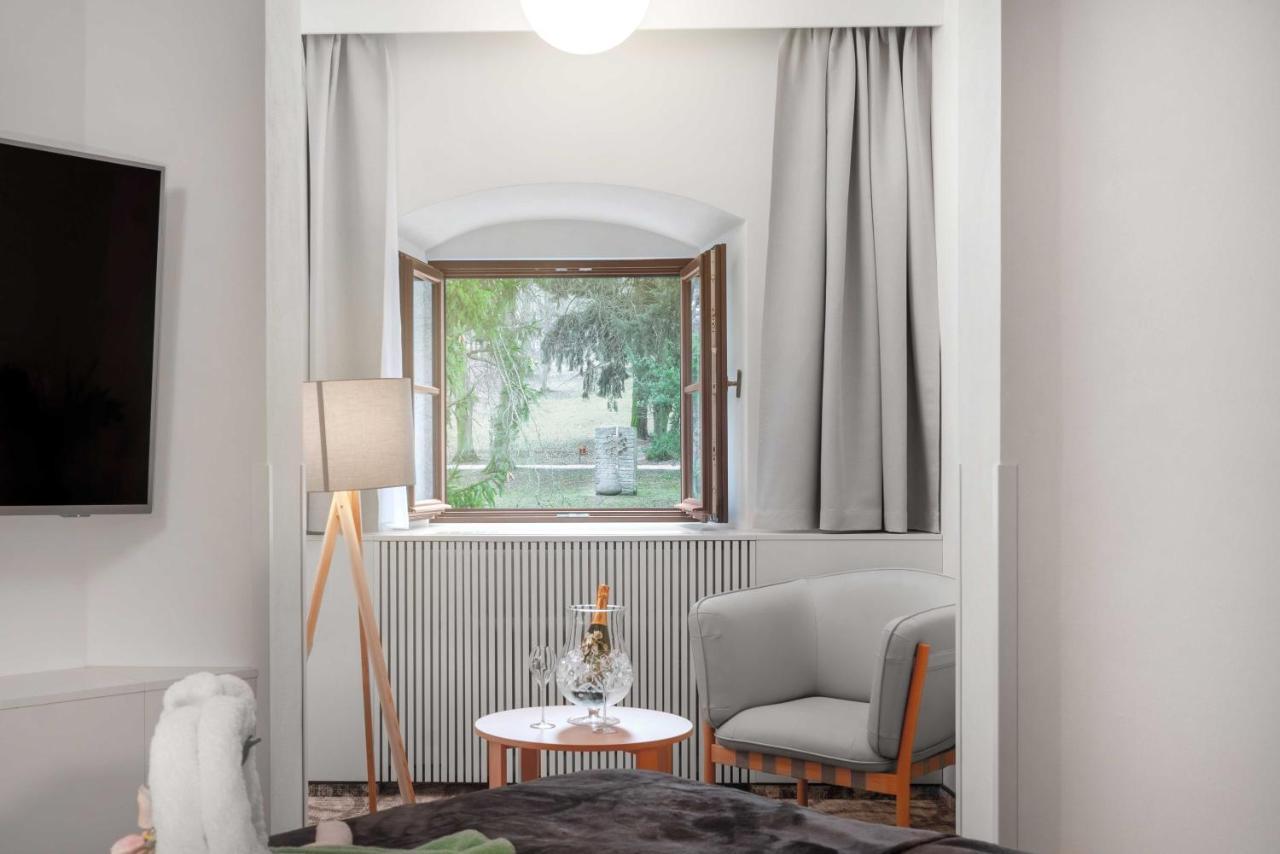 Zamek Trest Hotell Exteriör bild