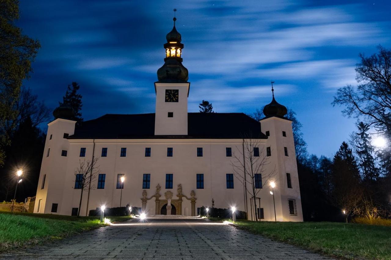 Zamek Trest Hotell Exteriör bild