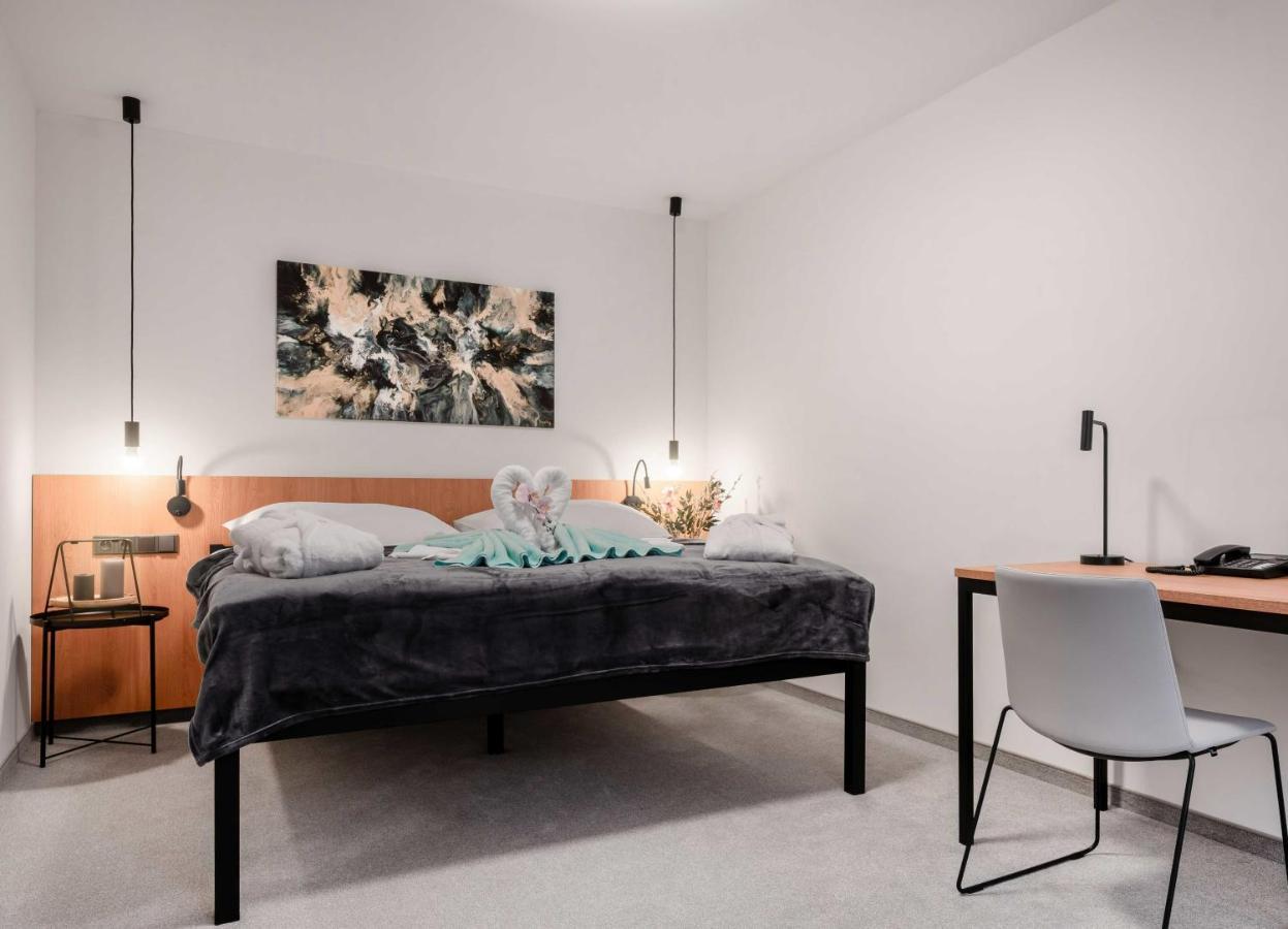 Zamek Trest Hotell Exteriör bild