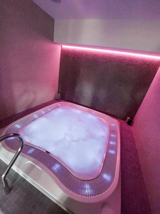 Zamek Trest Hotell Exteriör bild