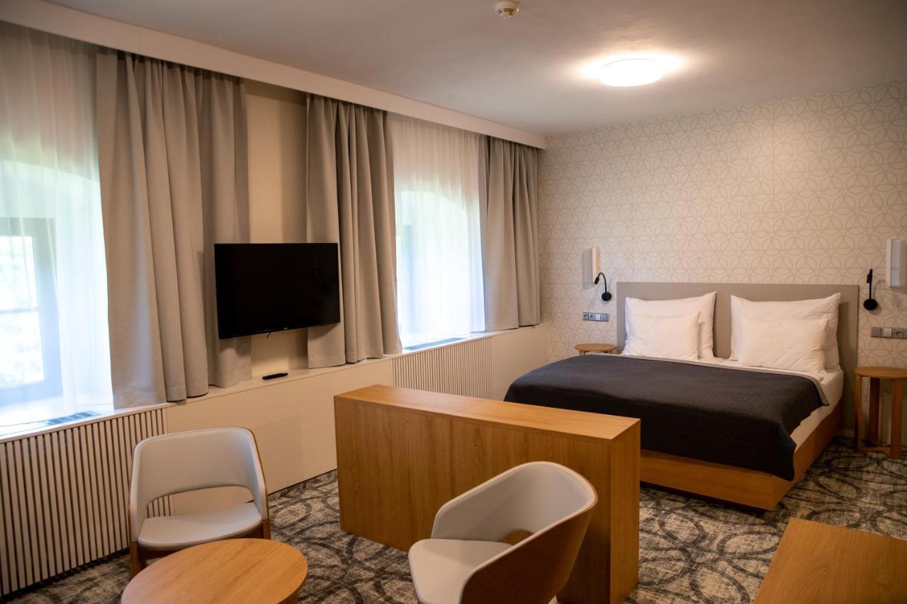 Zamek Trest Hotell Exteriör bild