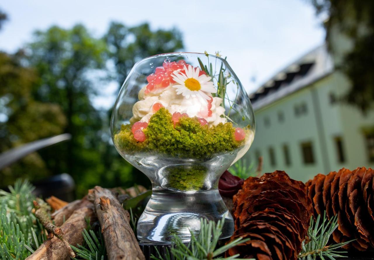 Zamek Trest Hotell Exteriör bild