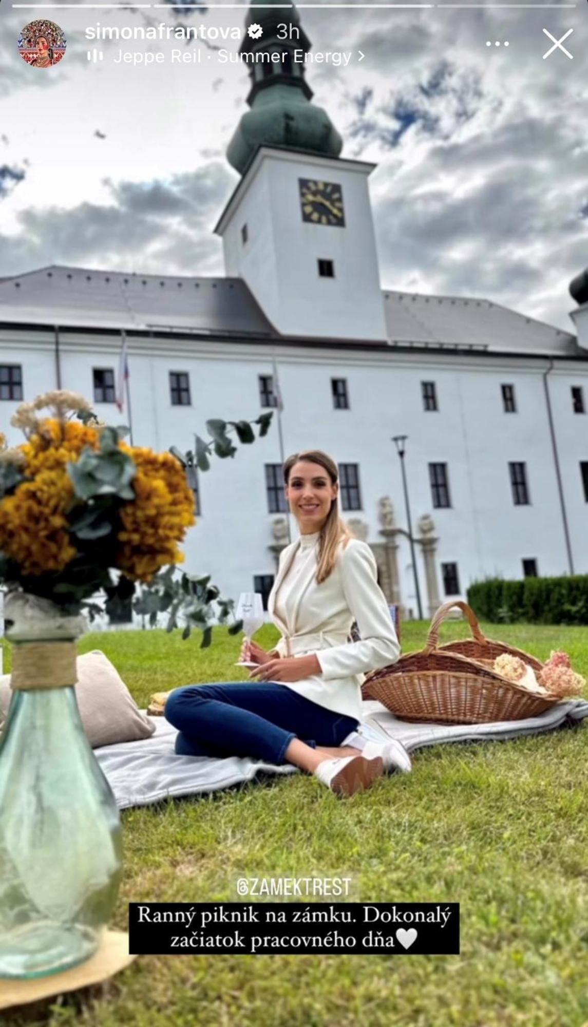 Zamek Trest Hotell Exteriör bild