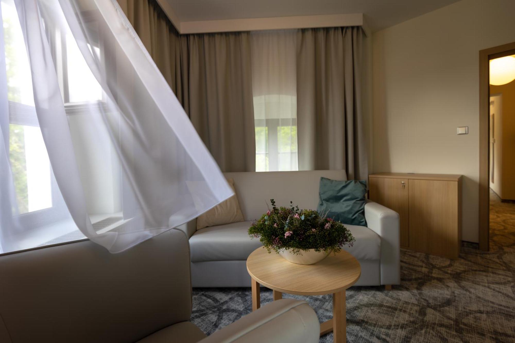 Zamek Trest Hotell Exteriör bild